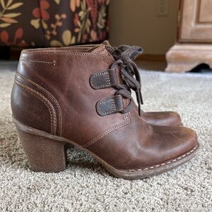 Clarks Artisan Carleta Lyon Leather Women's Brown Lace-Up Ankle Boots Size 7